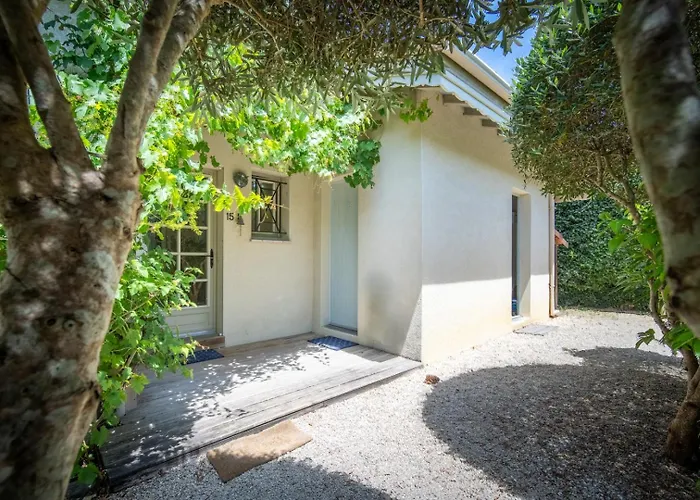 Unique Pool Villa 500M From The Beach, Hamptons Style With Beautiful Garden